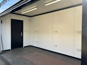 Heavy-duty roller shutter storage container 16ft