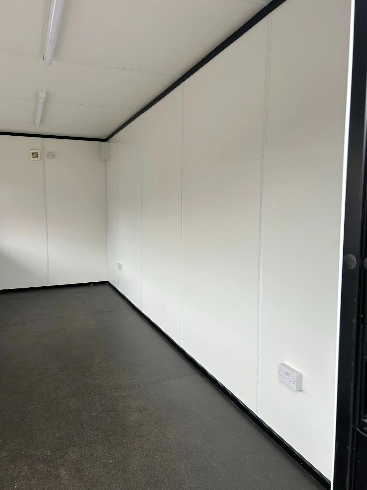 20ft x 8ft Shipping Container - Street Food:Coffee Shop:Food Kiosk10 20ft x 8ft Shipping Container Food Kiosk – Street Food, Coffee Shop & Pop-Up Restaurant Unit